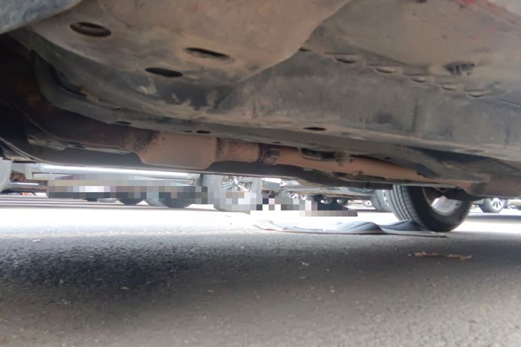 Used Jeep Compass 2012 2.4L four-wheel-drive sport version Chassis Front Left