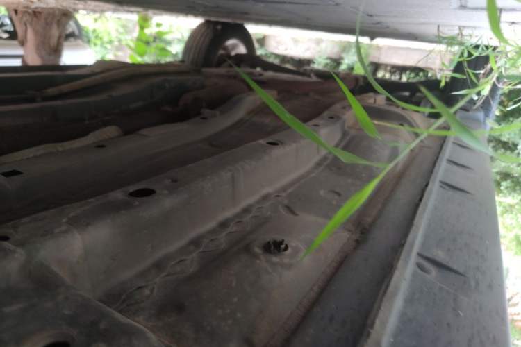 Used Jeep Compass 2012 2.0L two-wheel drive sport version Chassis Front Right