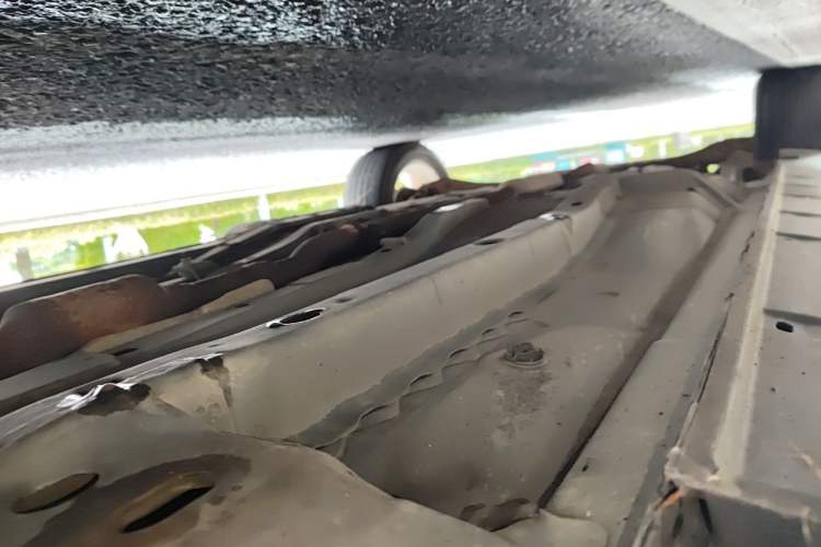 Used Jeep Compass 2012 2.4L four-wheel-drive sport version Chassis Front Right