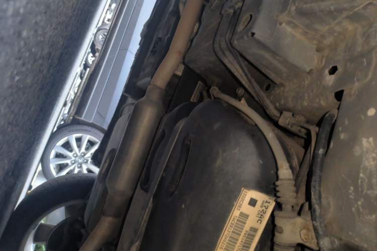 Used Jeep Compass 2012 2.4L four-wheel drive luxury navigation version Chassis Rear Left