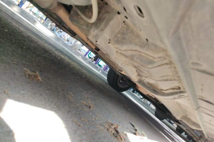 Used Jeep Compass 2012 2.4L four-wheel-drive sport version Chassis Rear Right