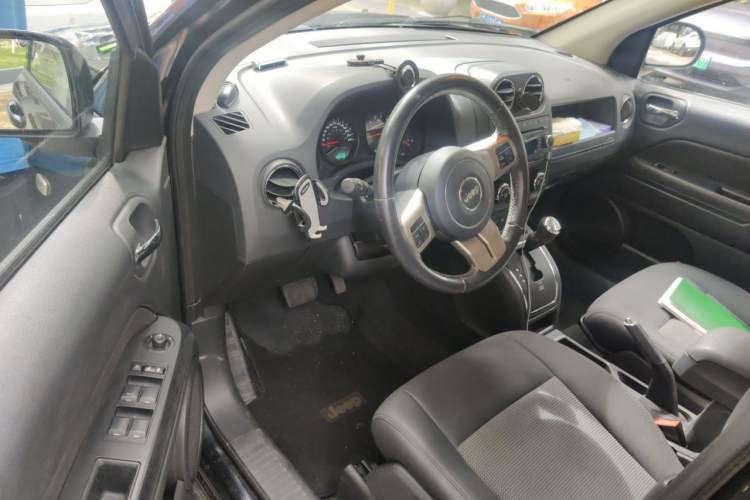 Used Jeep Compass 2012 2.4L four-wheel-drive sport version Driver Seat
