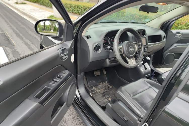 Used Jeep Compass 2012 2.4L four-wheel-drive sport version Driver Seat