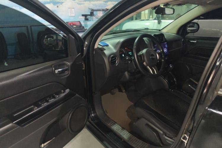 Used Jeep Compass 2012 2.0L two-wheel drive sport version Driver Seat