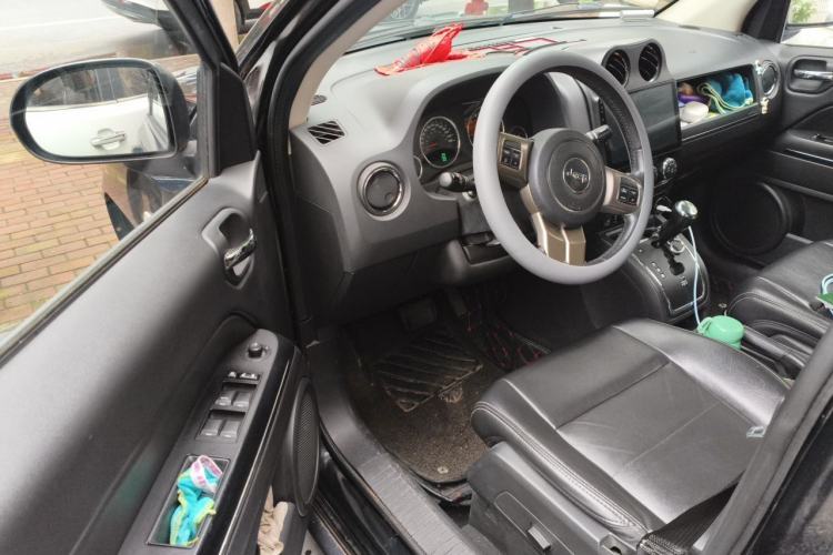 Used Jeep Compass 2012 2.0L two-wheel drive luxury version Driver Seat