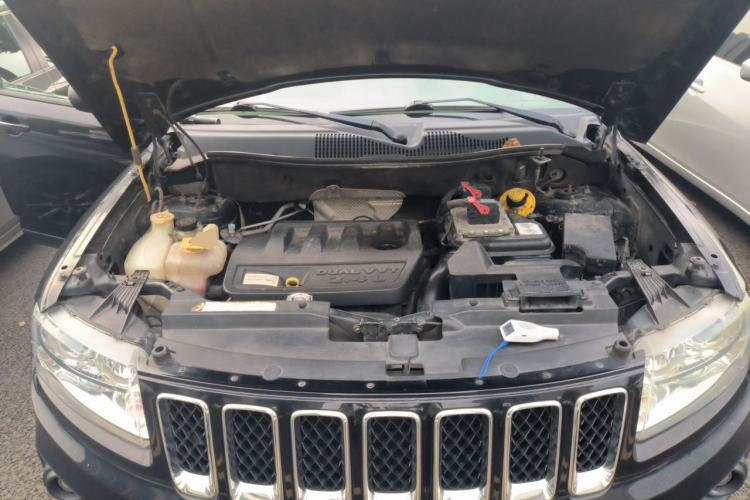 Used Jeep Compass 2012 2.4L four-wheel drive luxury navigation version Engine Bay