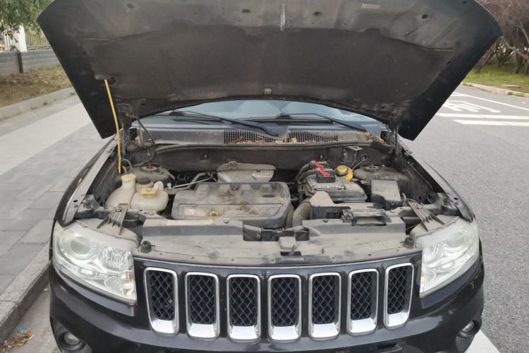 Used Jeep Compass 2012 2.4L four-wheel-drive sport version Engine Bay