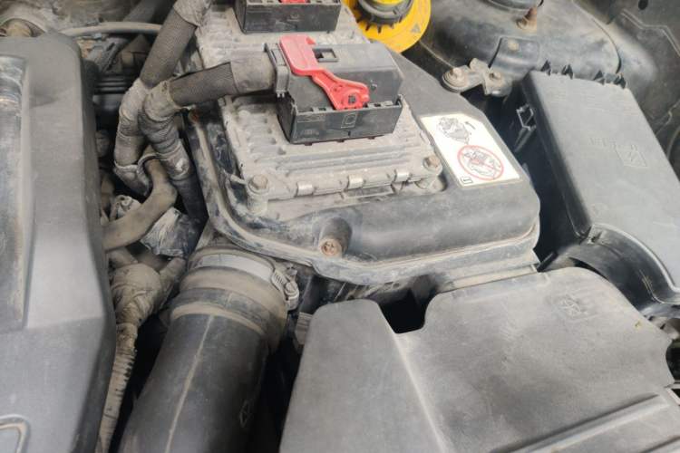 Used Jeep Compass 2012 2.4L four-wheel-drive sport version Engine Bay Left