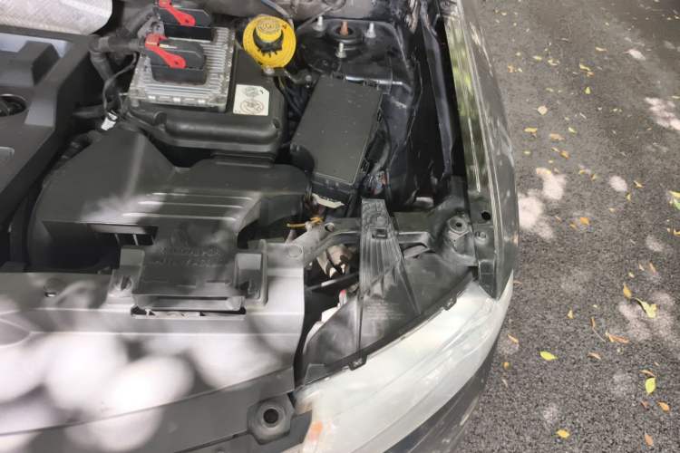 Used Jeep Compass 2012 2.4L Four-Wheel Drive Urban Edition Engine Bay Left