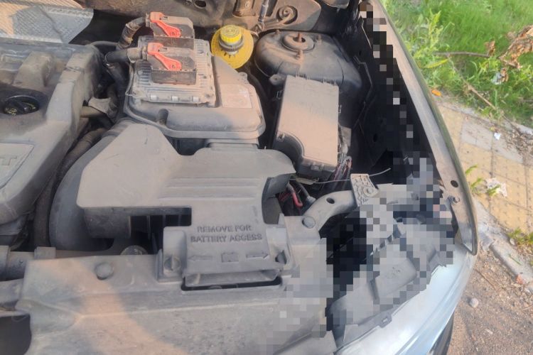 Used Jeep Compass 2012 2.4L four-wheel-drive sport version Engine Bay Left