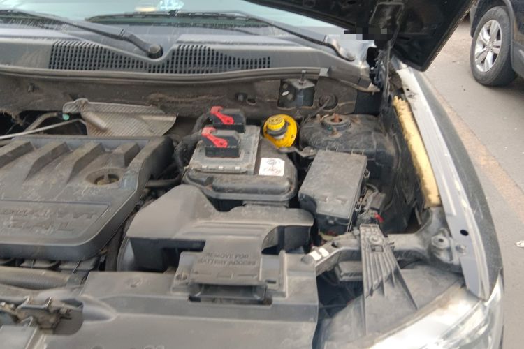 Used Jeep Compass 2012 2.4L four-wheel-drive sport version Engine Bay Left