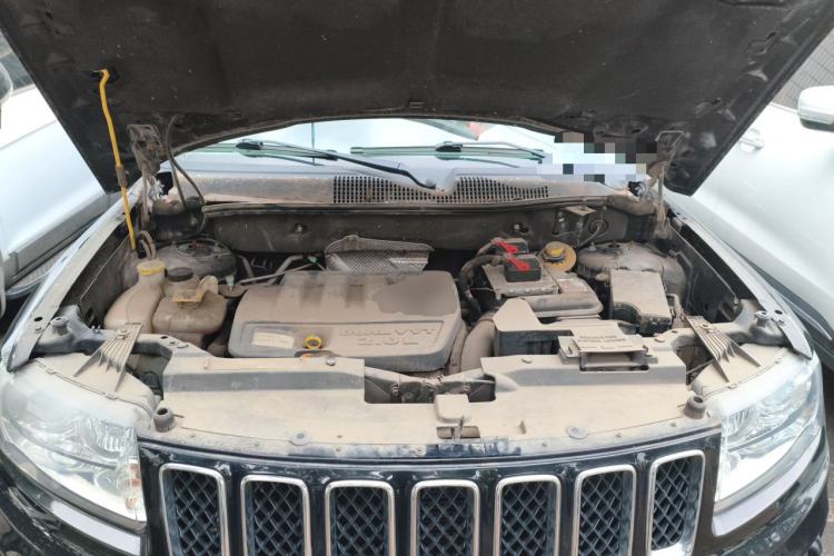 Used Jeep Compass 2012 2.0L two-wheel drive luxury version Engine Bay