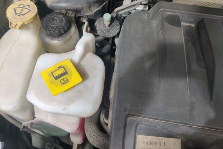 Used Jeep Compass 2012 2.4L four-wheel-drive sport version Engine Bay Right