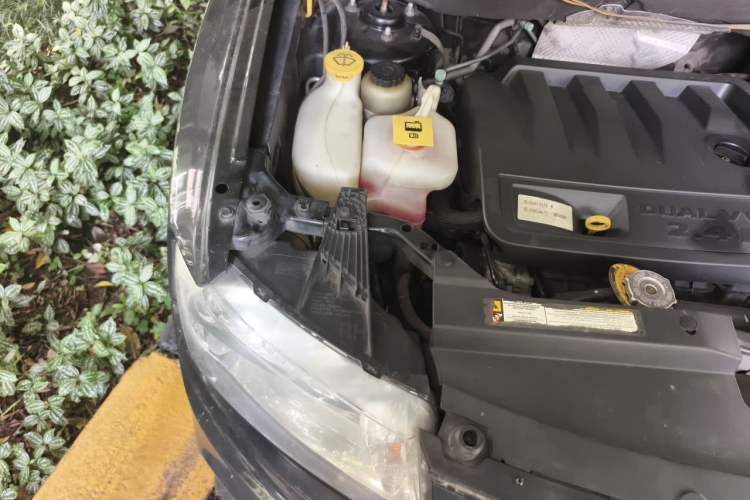Used Jeep Compass 2012 2.4L Four-Wheel Drive Urban Edition Engine Bay Right