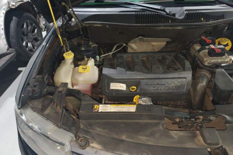Used Jeep Compass 2012 2.0L two-wheel drive sport version Engine Bay Right