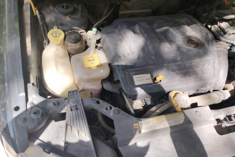 Used Jeep Compass 2012 2.4L four-wheel-drive sport version Engine Bay Right