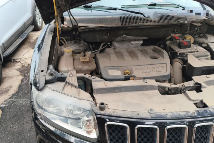 Used Jeep Compass 2012 2.0L two-wheel drive luxury version Engine Bay Right