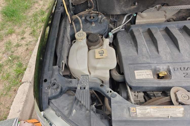 Used Jeep Compass 2012 2.4L four-wheel drive luxury version Engine Bay Right