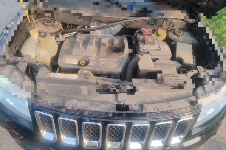 Used Jeep Compass 2012 2.4L four-wheel-drive sport version Engine Bay