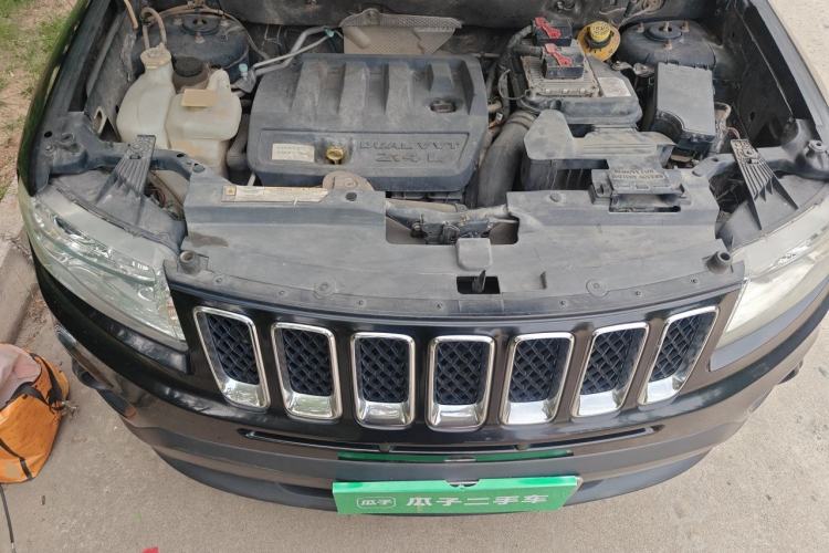 Used Jeep Compass 2012 2.4L four-wheel drive luxury version Engine Bay