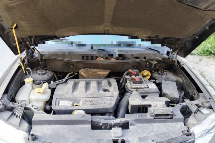 Used Jeep Compass 2012 2.0L two-wheel drive sport version Engine Bay