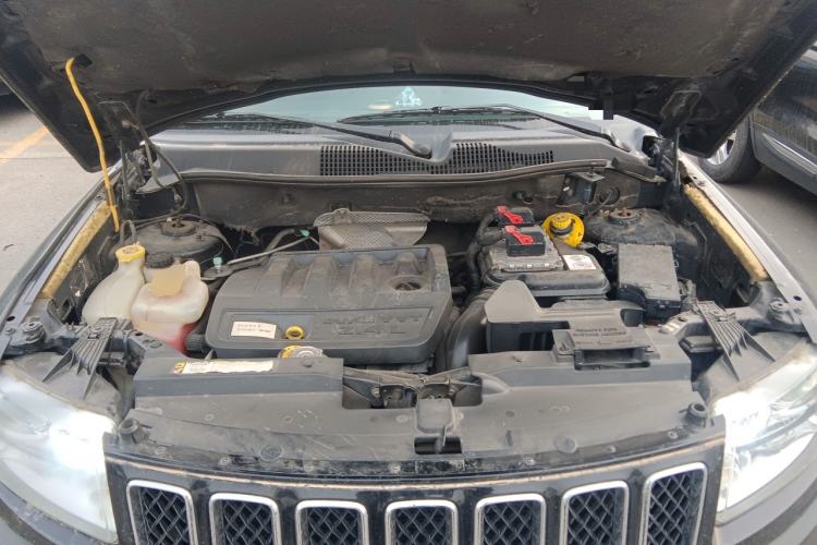 Used Jeep Compass 2012 2.4L four-wheel-drive sport version Engine Bay