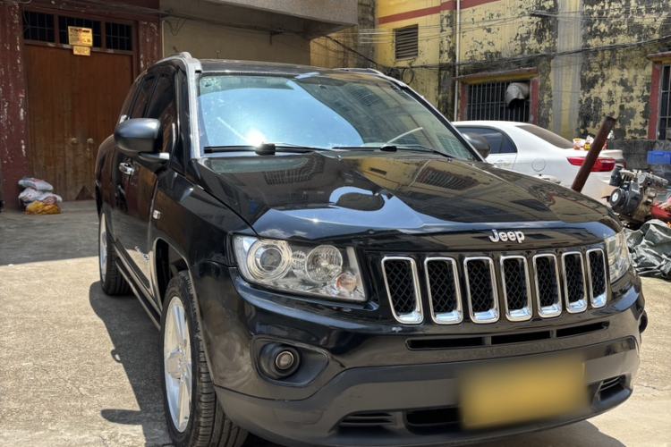 Used Jeep Compass 2012 2.4L four-wheel drive luxury navigation version Exterior 1