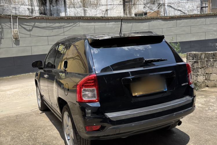 Used Jeep Compass 2012 2.4L four-wheel drive luxury navigation version Exterior 2