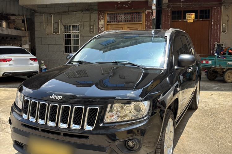 Used Jeep Compass 2012 2.4L four-wheel drive luxury navigation version Exterior 3