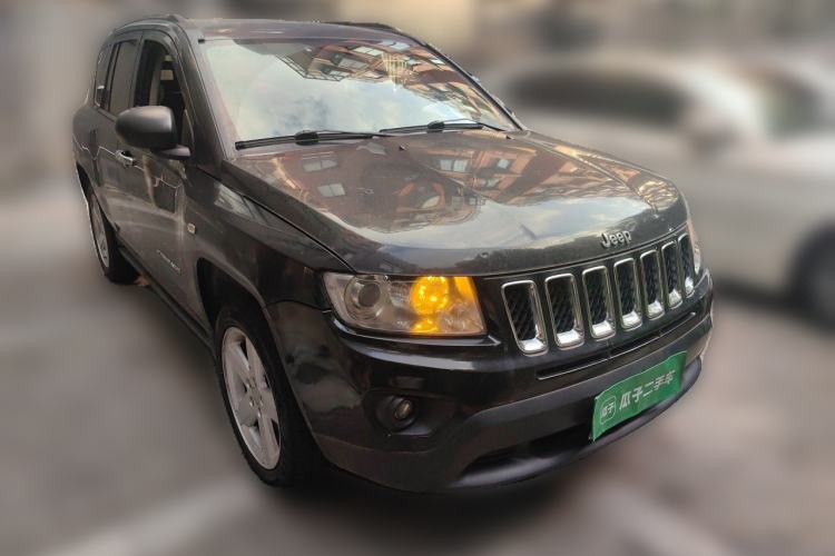 Used Jeep Compass 2012 2.4L four-wheel drive luxury navigation version Front Right 45 Deg