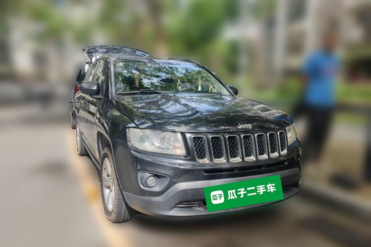 Used Jeep Compass 2012 2.4L four-wheel-drive sport version Front Right 45 Deg