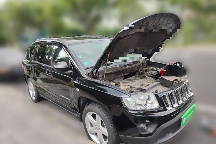 Used Jeep Compass 2012 2.4L four-wheel-drive sport version Front Right 45 Deg