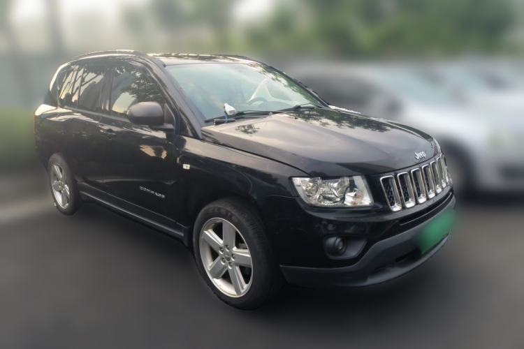 Used Jeep Compass 2012 2.4L four-wheel drive luxury navigation version Front Right 45 Deg