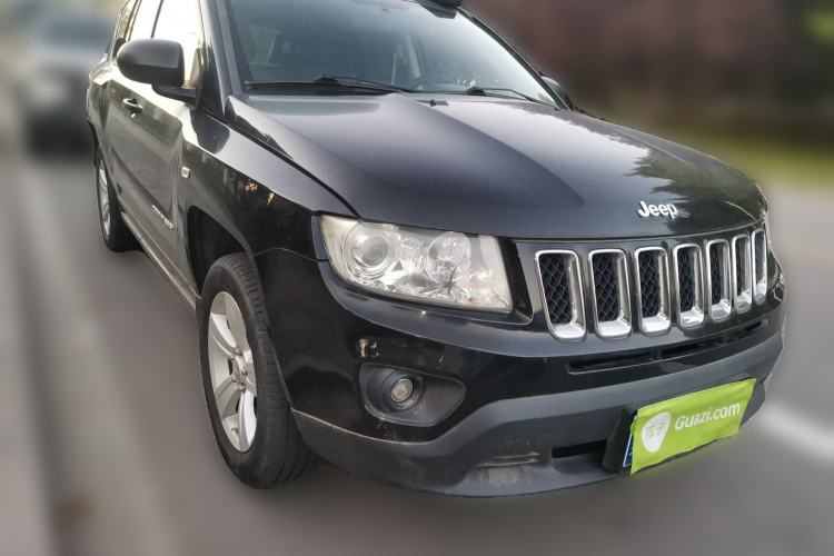 Used Jeep Compass 2012 2.4L four-wheel-drive sport version Front Right 45 Deg