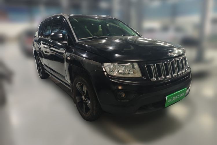 Used Jeep Compass 2012 2.0L two-wheel drive sport version Front Right 45 Deg