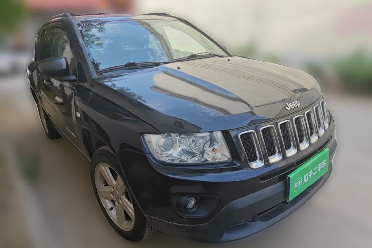 Used Jeep Compass 2012 2.0L two-wheel drive luxury version Front Right 45 Deg