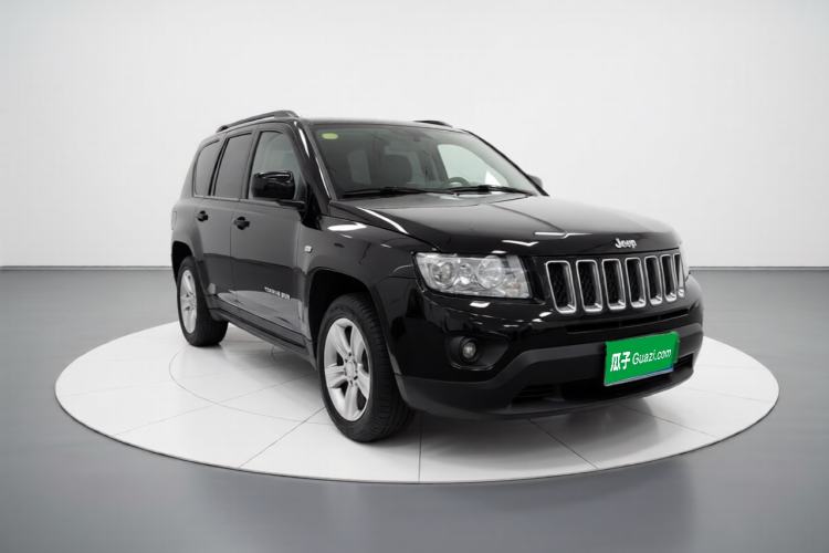 Used Jeep Compass 2012 2.0L two-wheel drive sport version Front Right 45 Deg