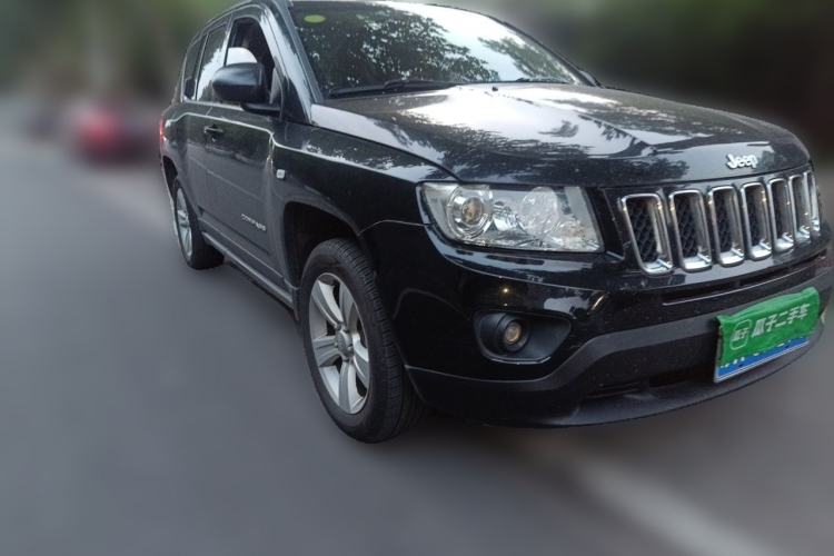 Used Jeep Compass 2012 2.0L two-wheel drive sport version Front Right 45 Deg