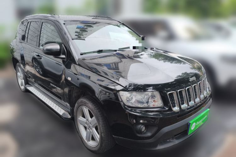 Used Jeep Compass 2012 2.0L two-wheel drive luxury version Front Right 45 Deg