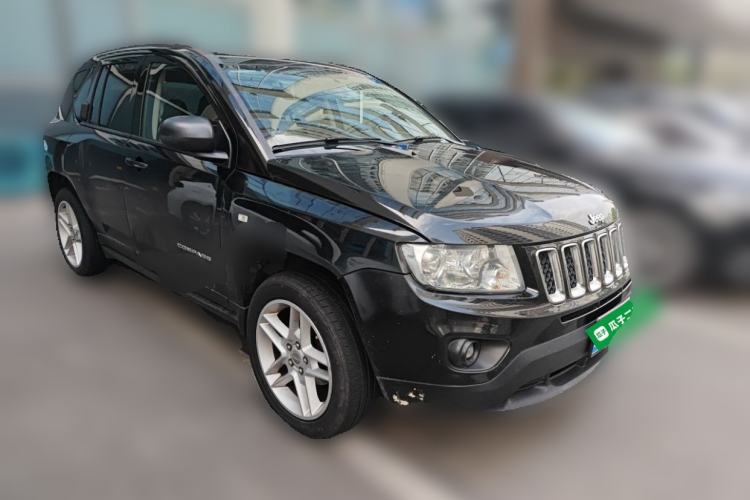 Used Jeep Compass 2012 2.0L two-wheel drive luxury version Front Right 45 Deg