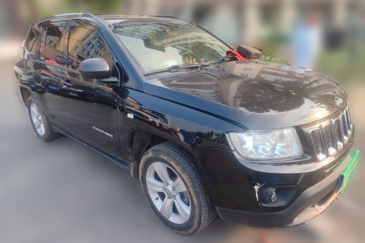 Used Jeep Compass 2012 2.4L four-wheel-drive sport version Front Right 45 Deg