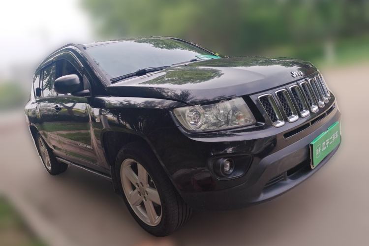 Used Jeep Compass 2012 2.4L four-wheel drive luxury version Front Right 45 Deg