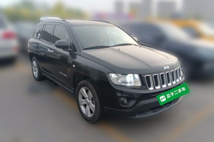Used Jeep Compass 2012 2.4L four-wheel-drive sport version Front Right 45 Deg