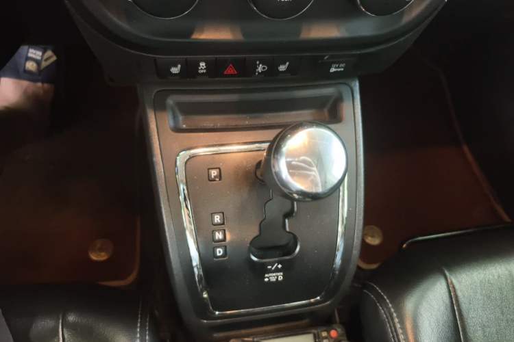 Used Jeep Compass 2012 2.4L Four-Wheel Drive Urban Edition Gear Lever