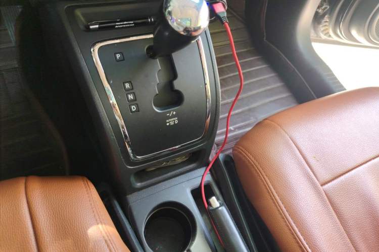 Used Jeep Compass 2012 2.4L four-wheel-drive sport version Gear Lever