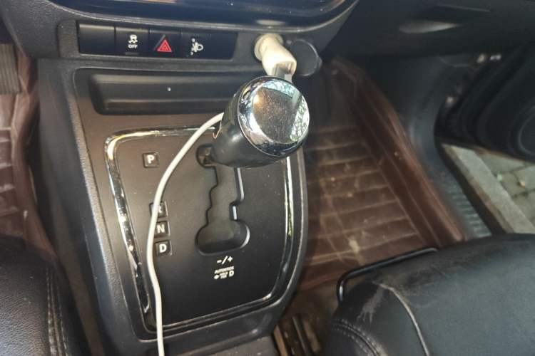 Used Jeep Compass 2012 2.0L two-wheel drive sport version Gear Lever