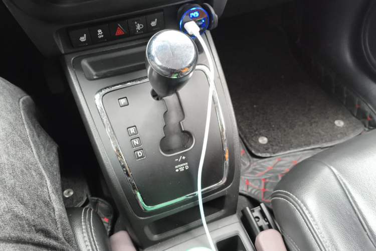 Used Jeep Compass 2012 2.0L two-wheel drive luxury version Gear Lever