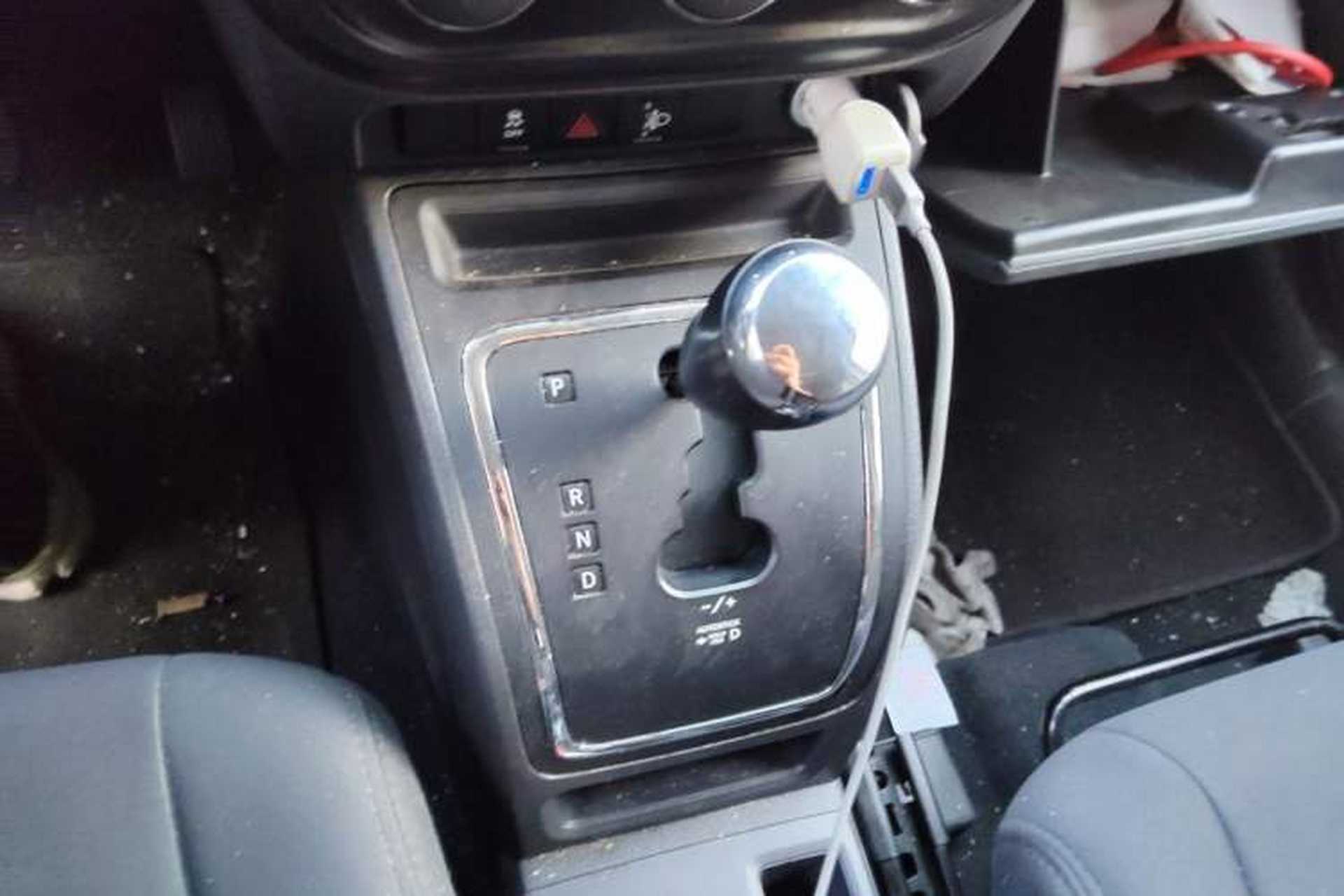 Used Jeep Compass 2012 2.0L two-wheel drive sport version Gear Lever