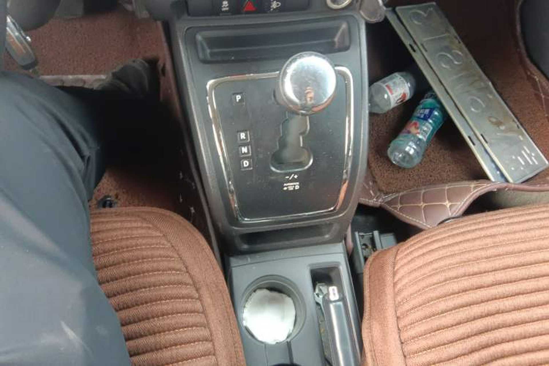 Used Jeep Compass 2012 2.4L four-wheel-drive sport version Gear Lever