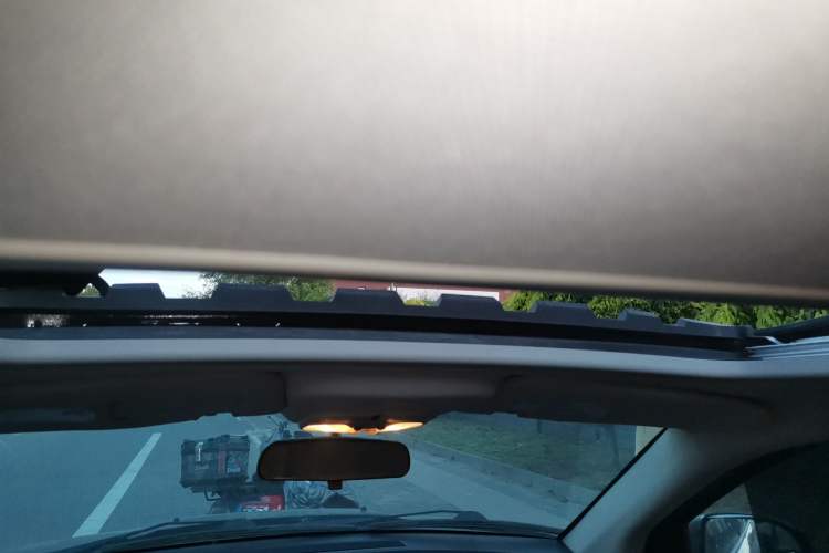 Used Jeep Compass 2012 2.4L four-wheel-drive sport version Headliner